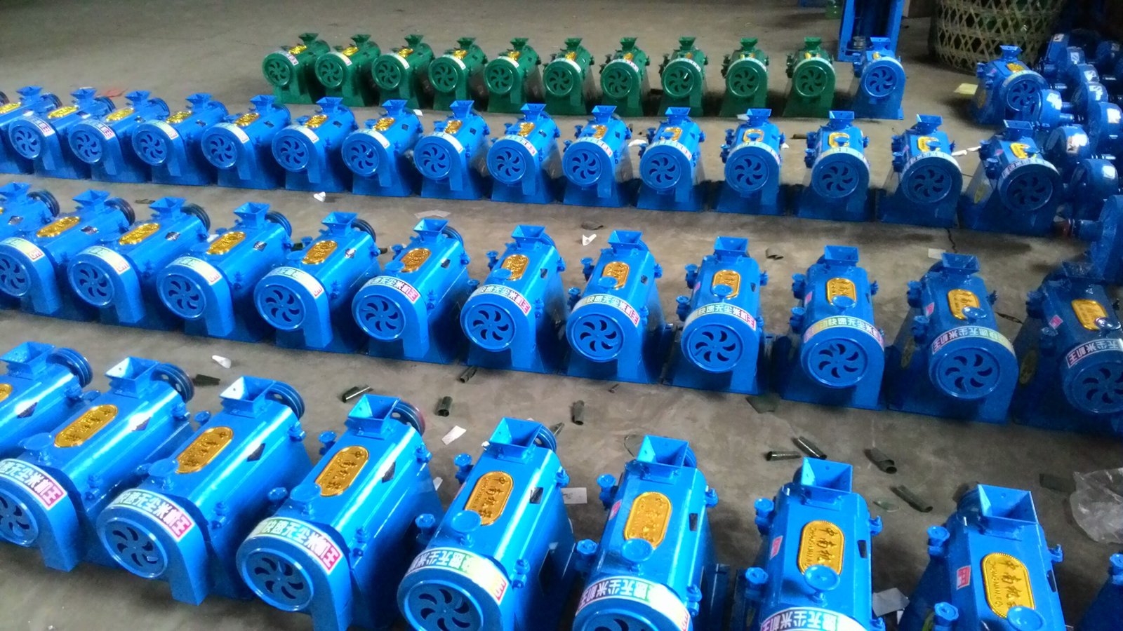 Various MAIKONG pellet machines displayed in showroom